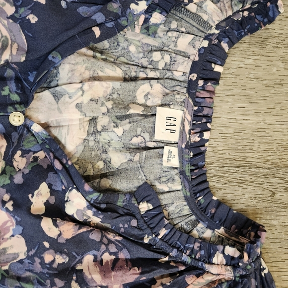 GAP floral mini dress in women’s XL.Navy base with soft pink and lavender - Picture 4 of 10